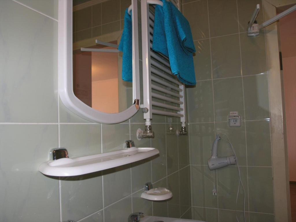 Banderstadt Hotel Ivano-Frankivsk Habitación foto